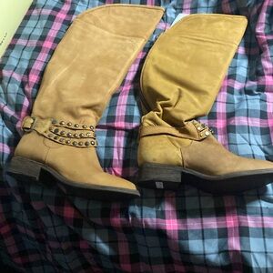 Size 8 Steven Madden boots camel color